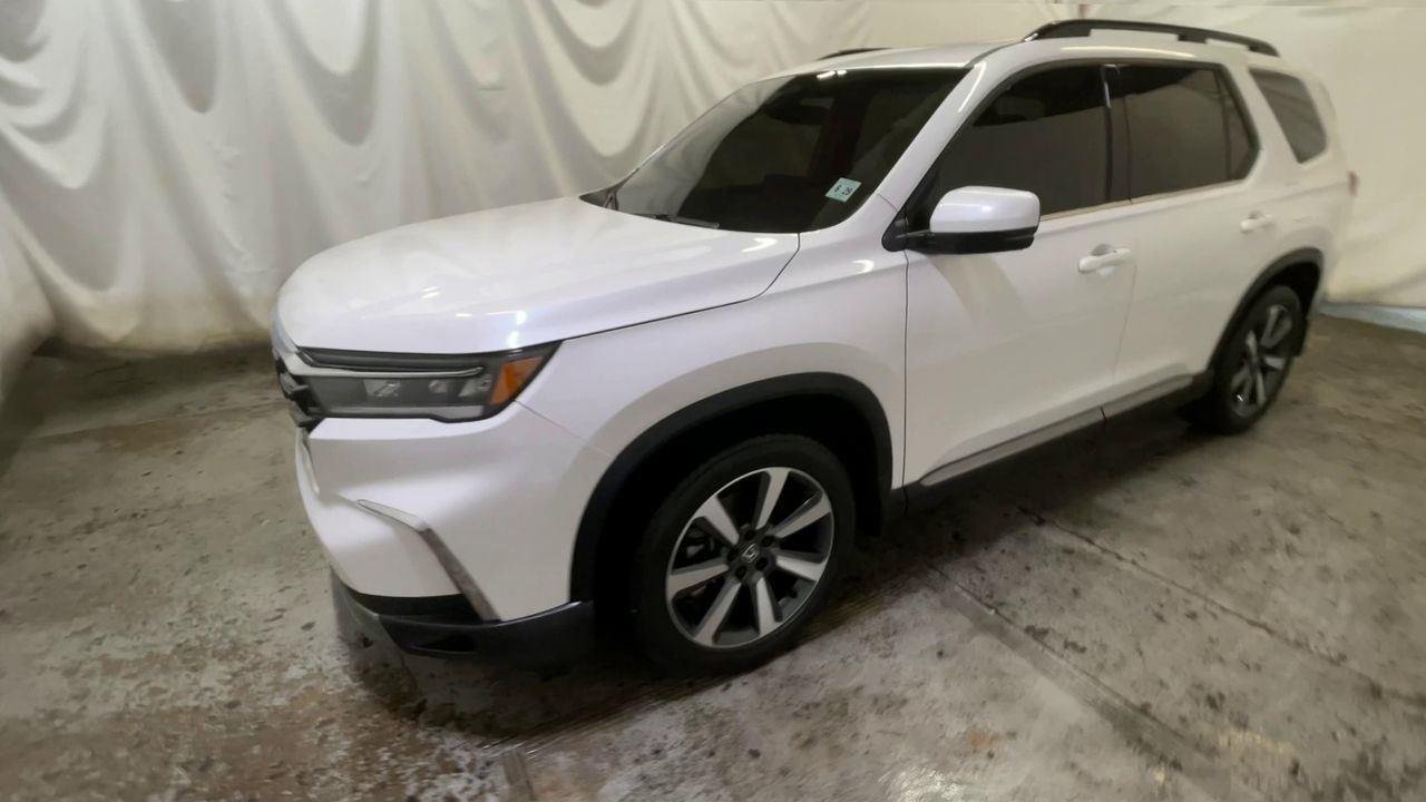 2025 Honda Pilot Touring - Platinum White Pearl exterior view 4
