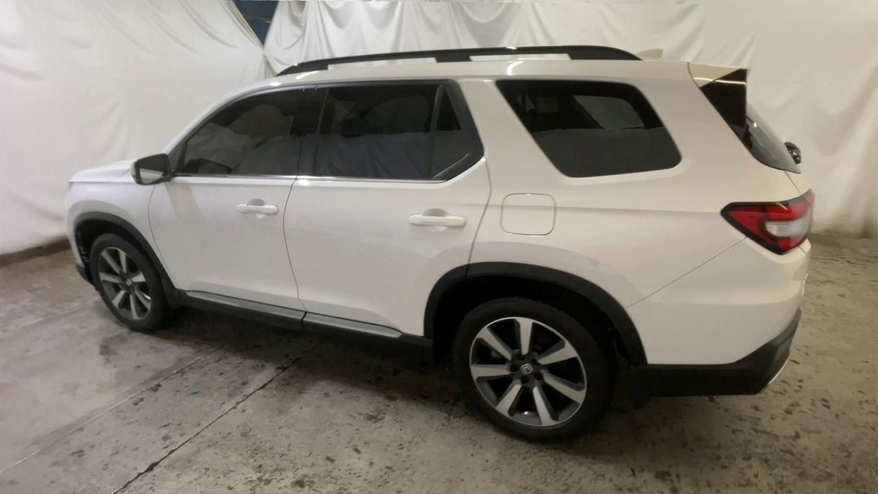 2025 Honda Pilot Touring - Platinum White Pearl exterior view 6
