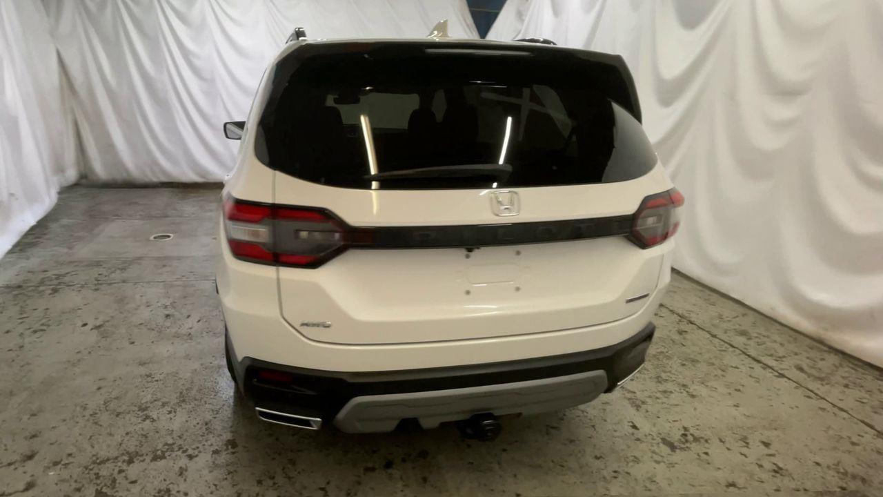 2025 Honda Pilot Touring - Platinum White Pearl exterior view 7