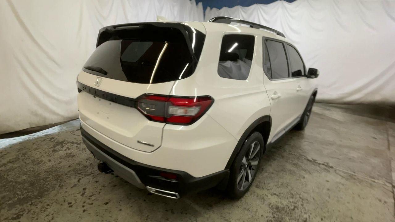2025 Honda Pilot Touring - Platinum White Pearl exterior view 8