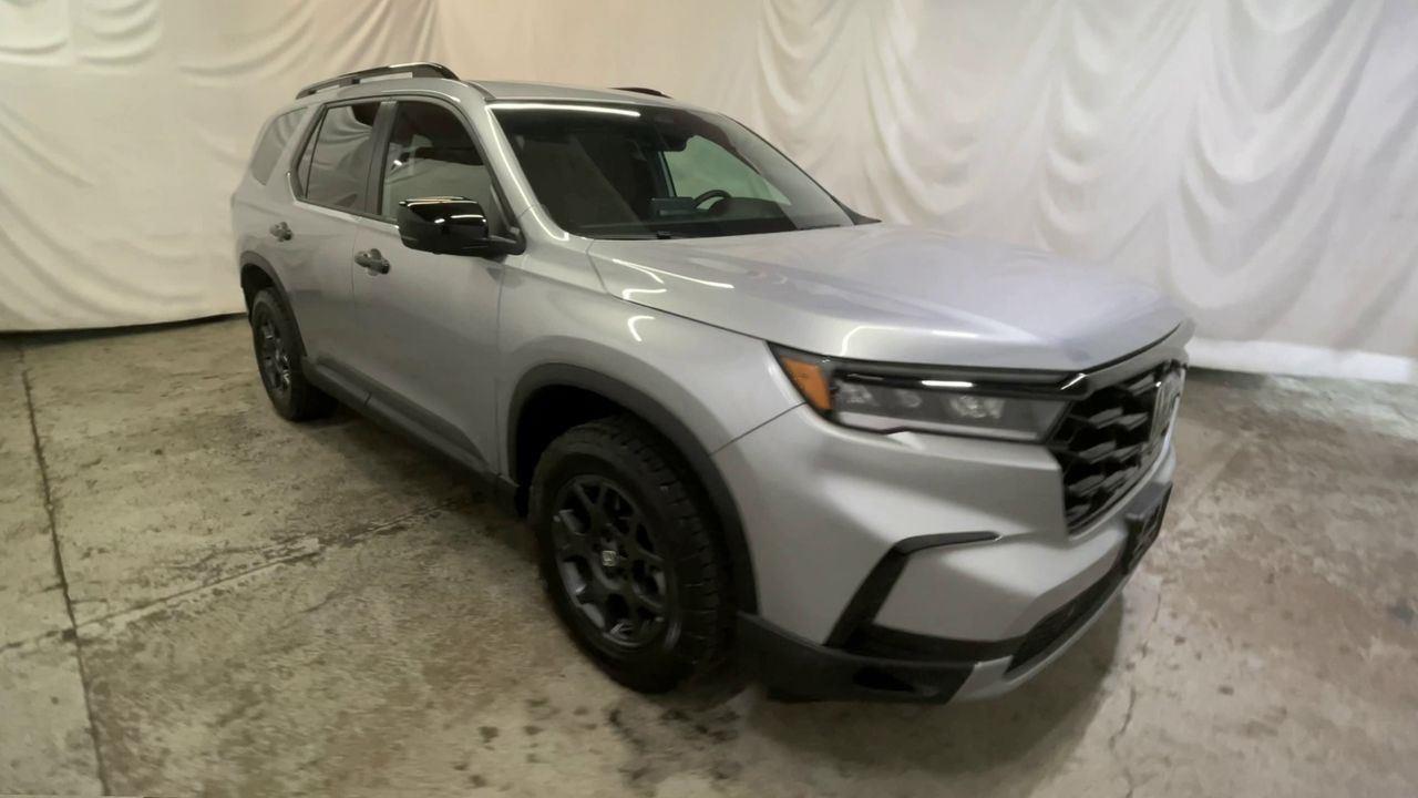 2025 Honda Pilot TrailSport - Lunar Silver Metallic exterior view 2