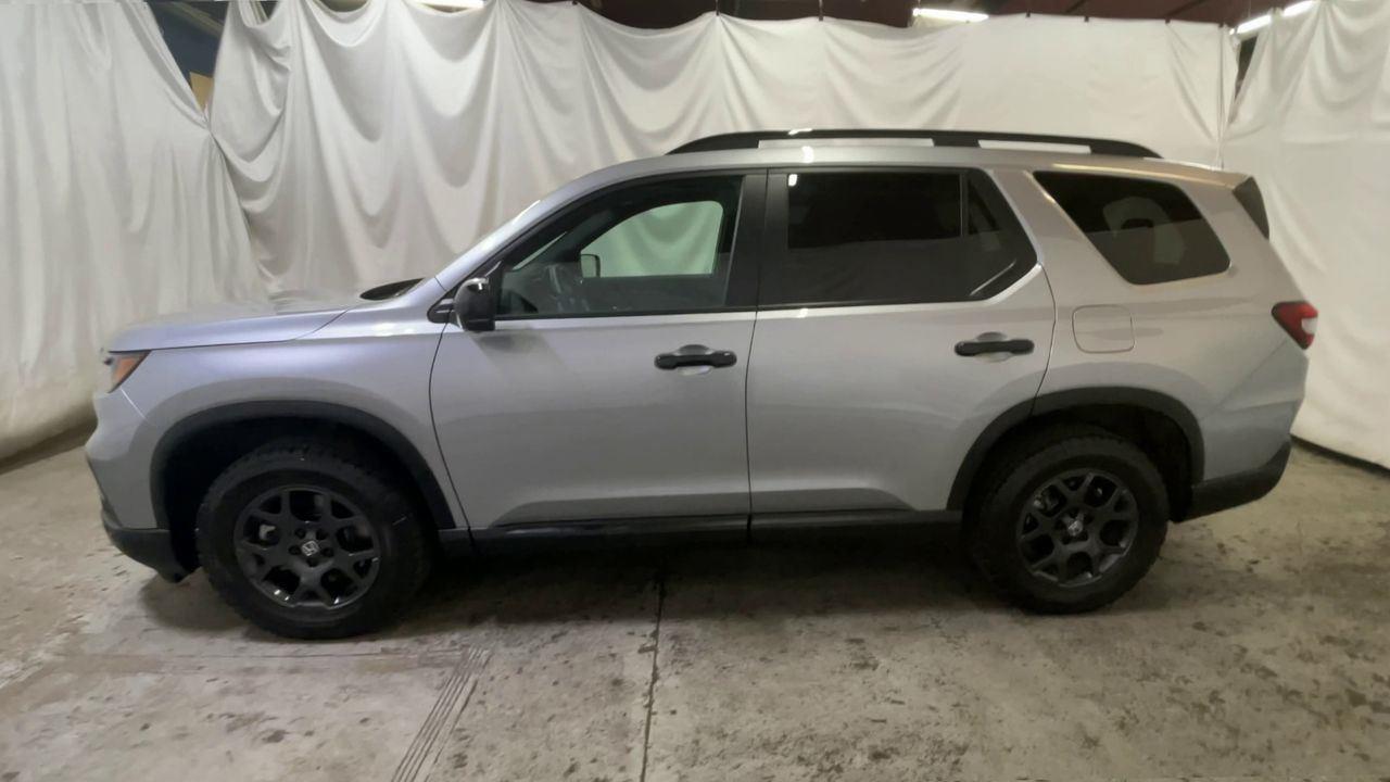 2025 Honda Pilot TrailSport - Lunar Silver Metallic exterior view 5