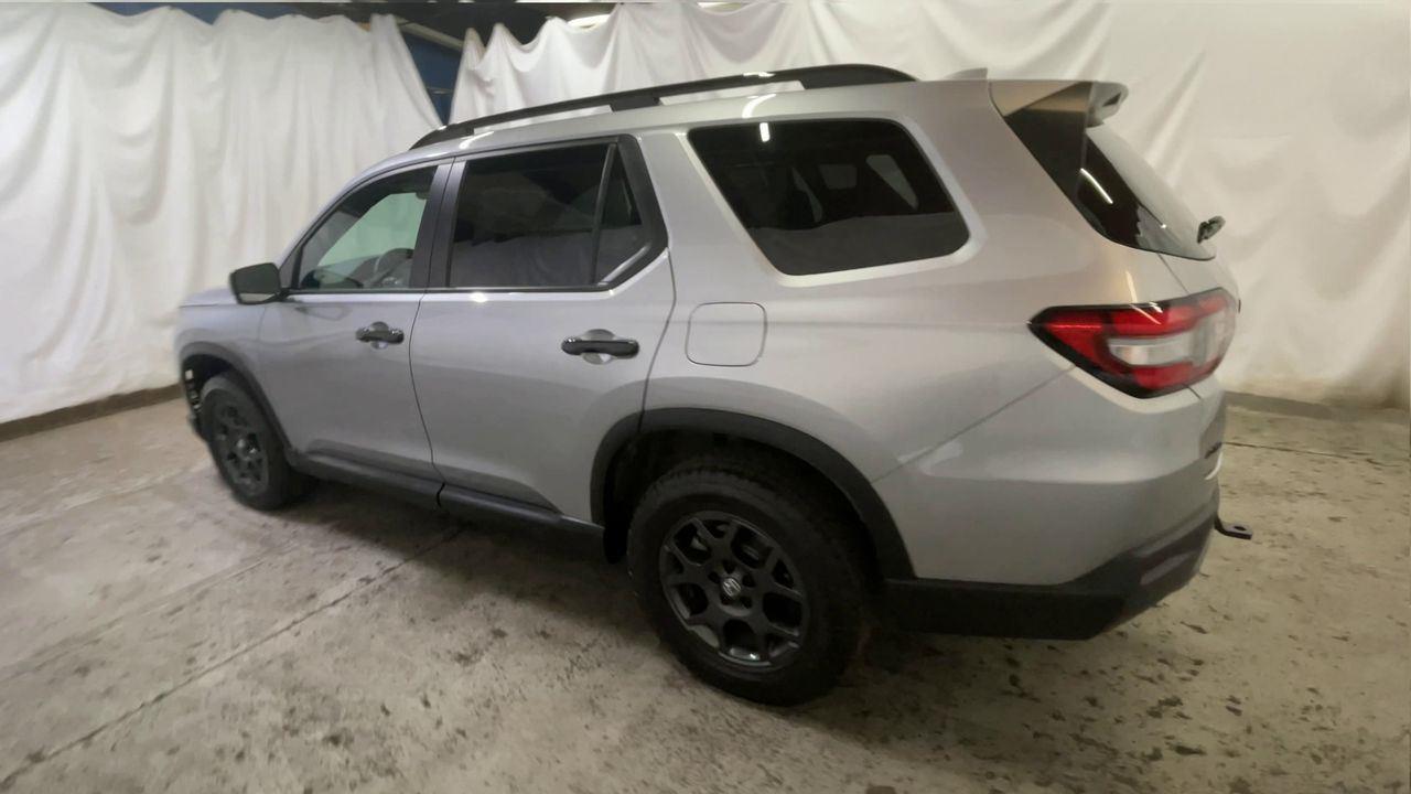 2025 Honda Pilot TrailSport - Lunar Silver Metallic exterior view 6
