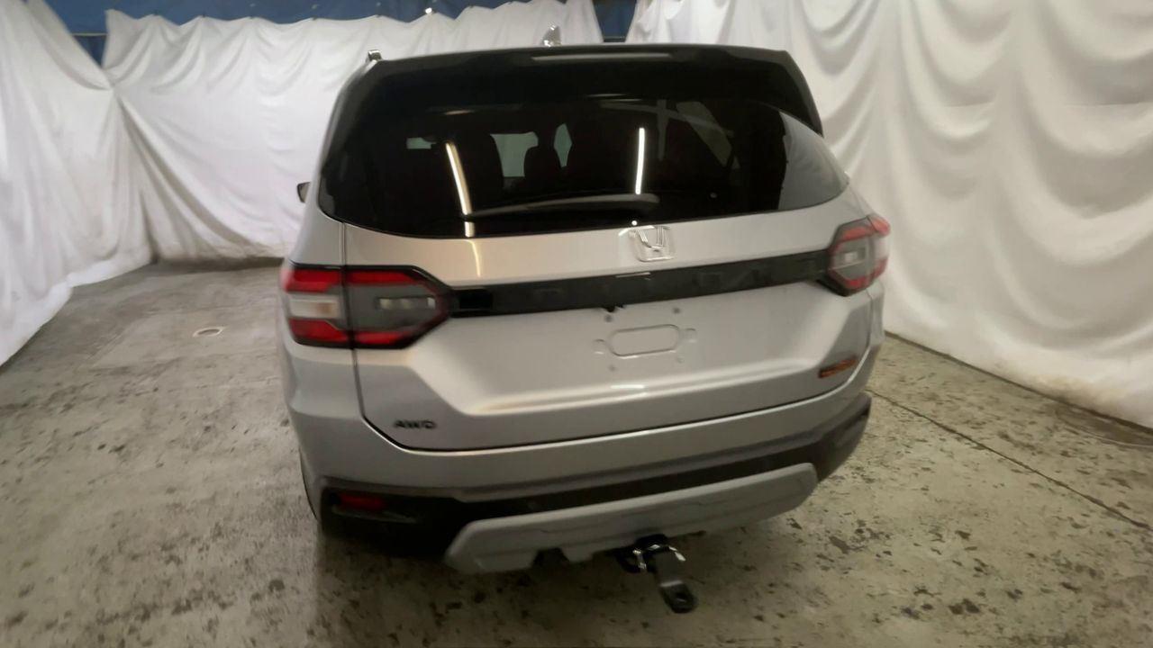 2025 Honda Pilot TrailSport - Lunar Silver Metallic exterior view 7