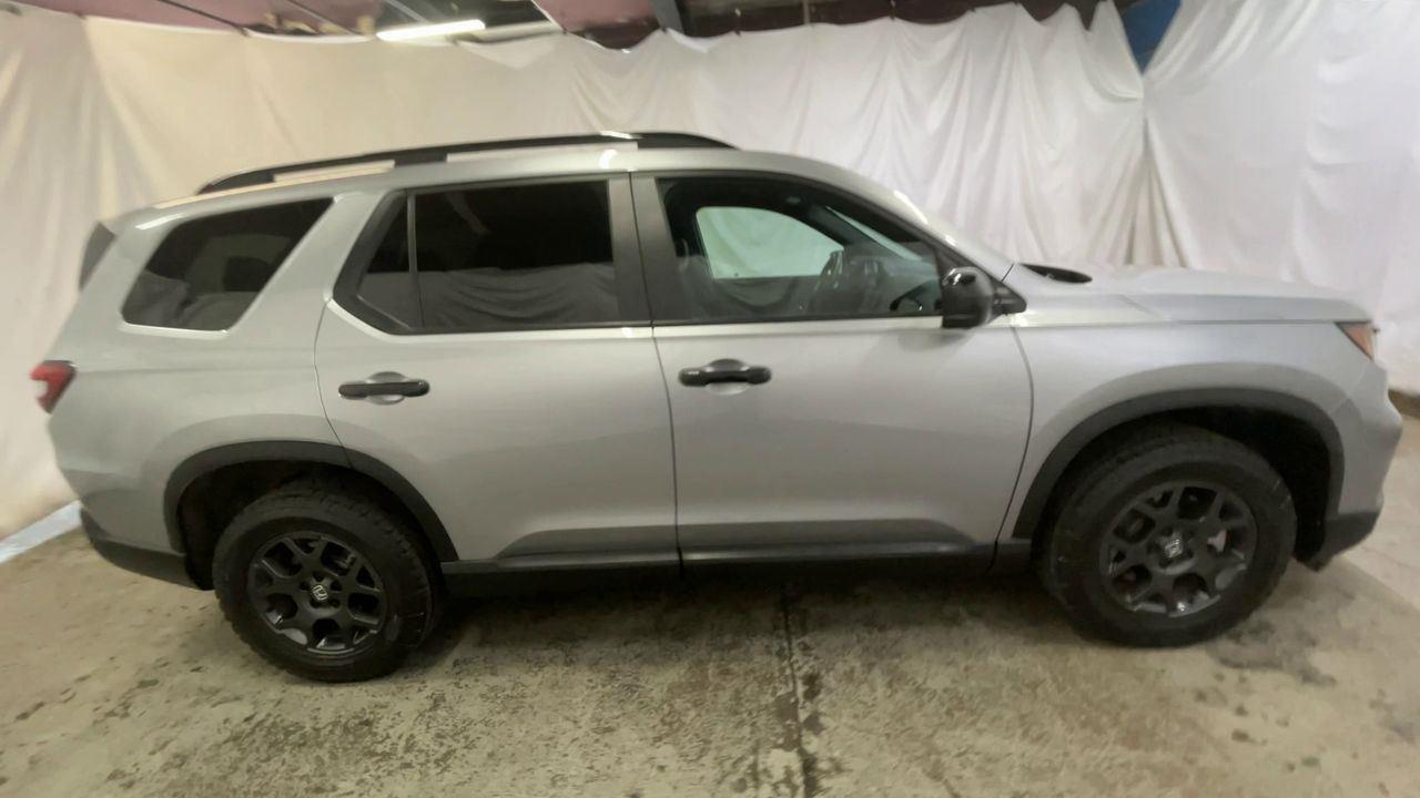 2025 Honda Pilot TrailSport - Lunar Silver Metallic exterior view 9