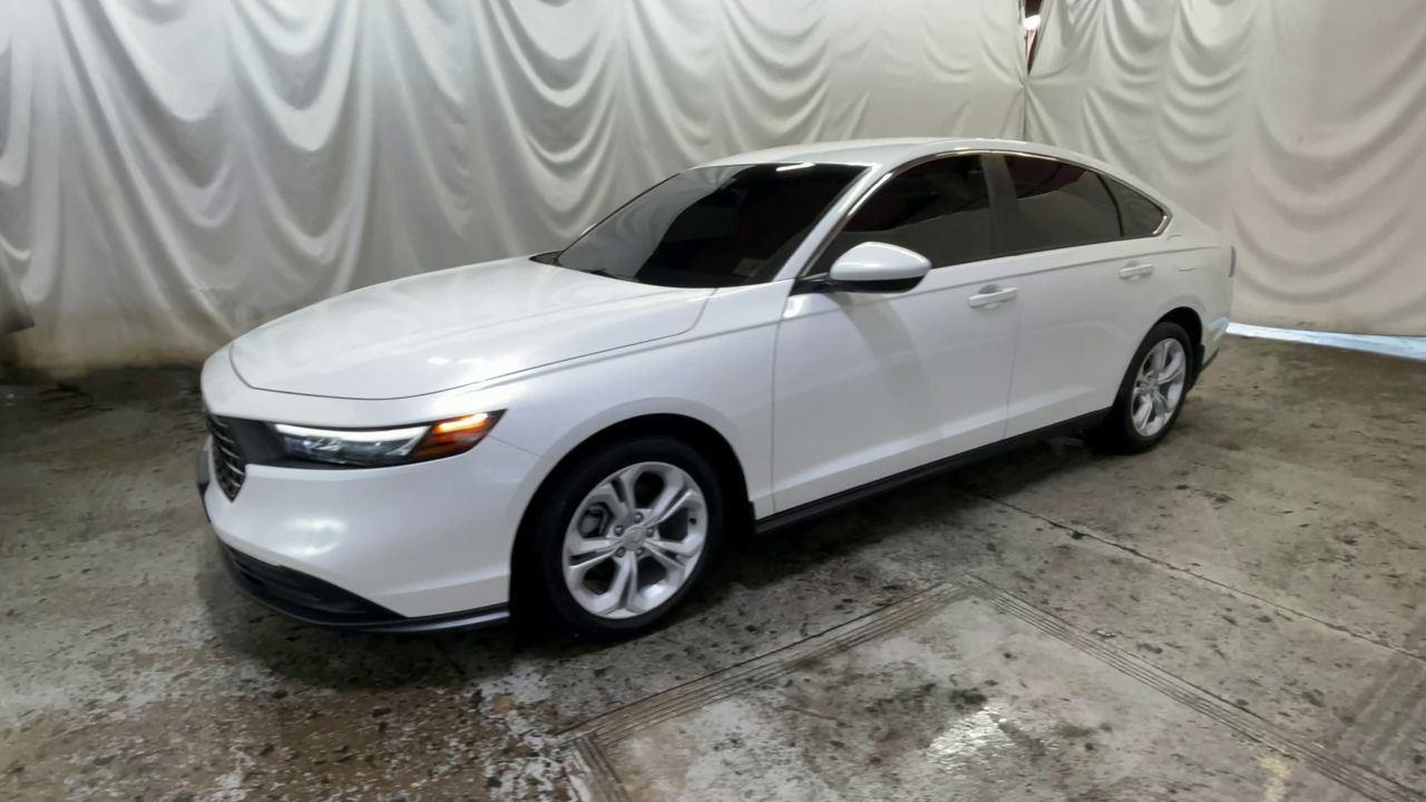 2025 Honda Accord Sedan LX - Platinum White Pearl exterior view 4