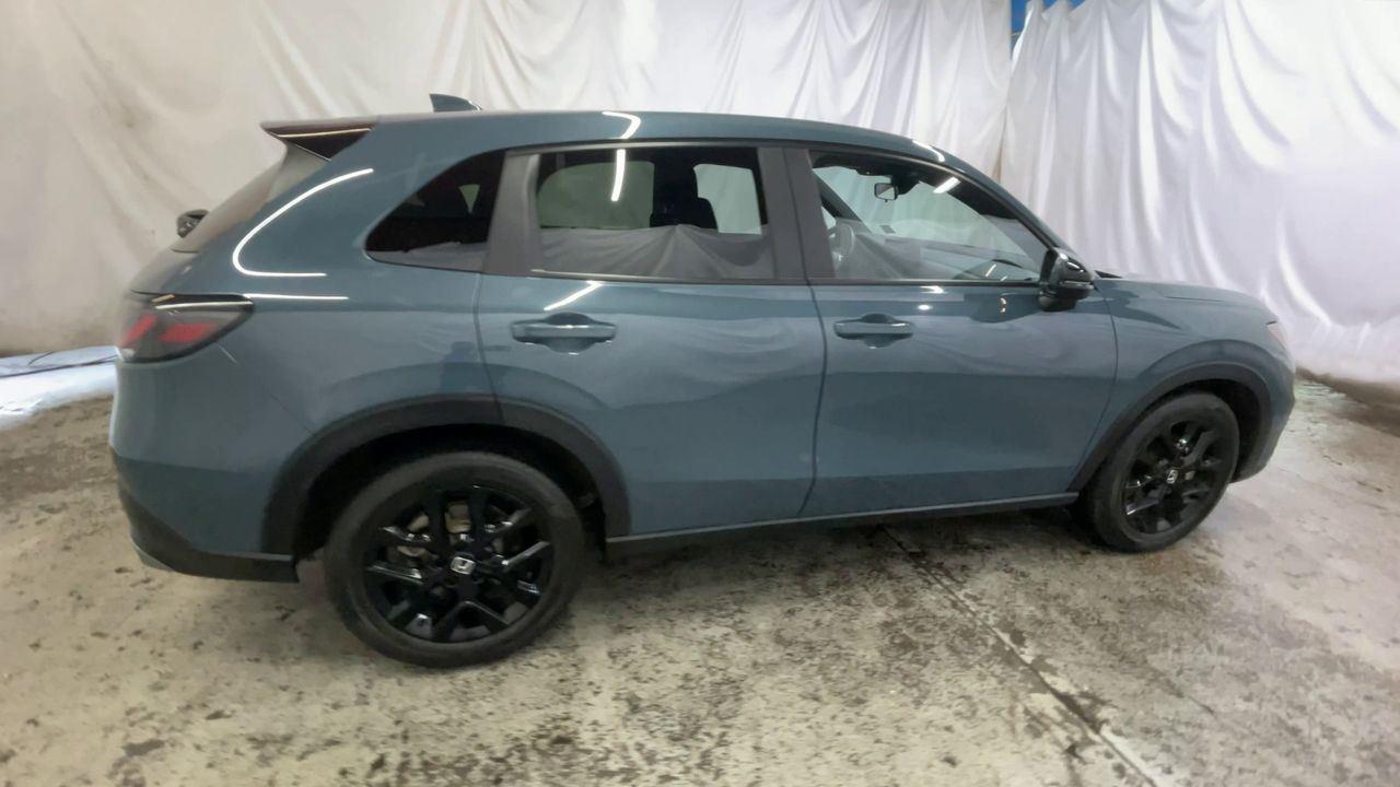 2025 Honda HR-V Sport - Nordic Forest Pearl exterior view 9