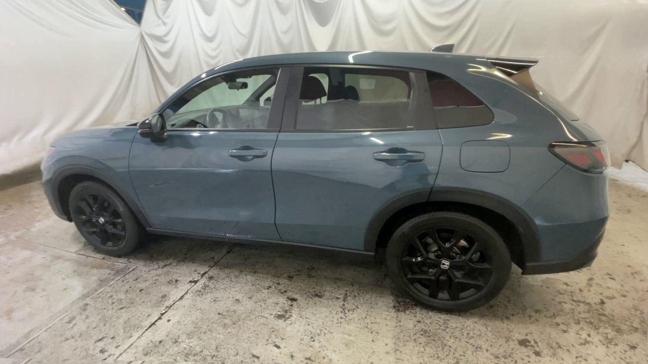 2025 Honda HR-V Sport - Nordic Forest Pearl exterior view 6