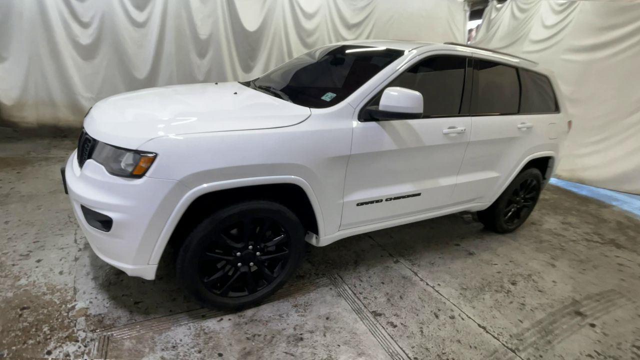 2021 Jeep Grand Cherokee Laredo X - Bright White Clearcoat exterior view 4