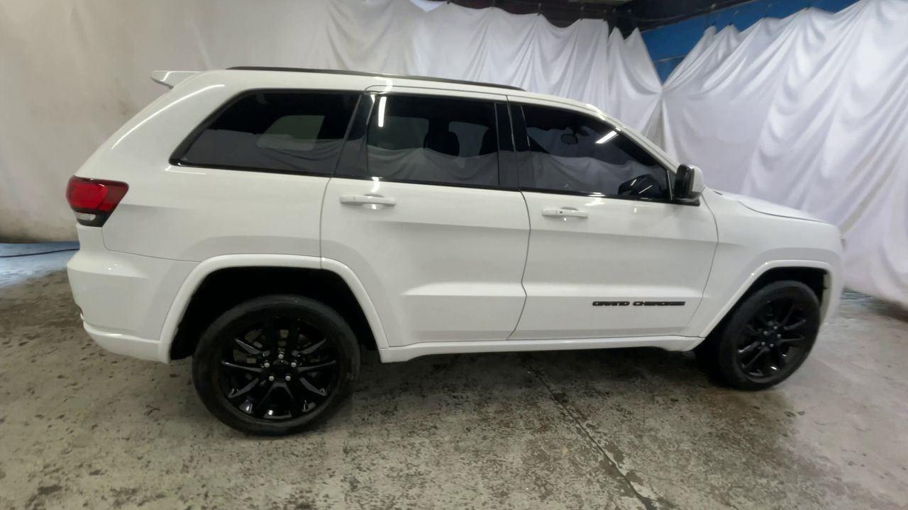 2021 Jeep Grand Cherokee Laredo X - Bright White Clearcoat exterior view 9
