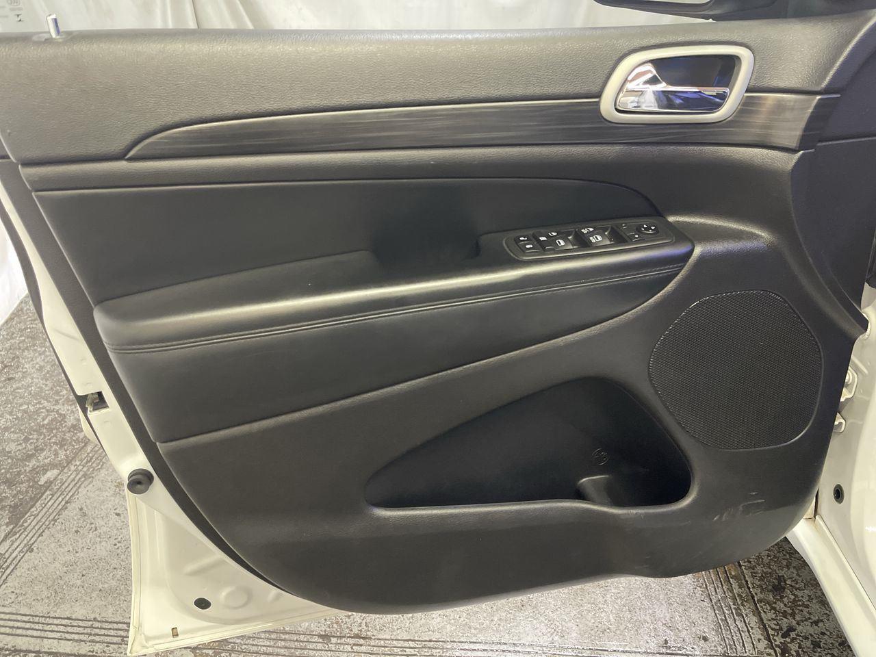 2021 Jeep Grand Cherokee Laredo X - Bright White Clearcoat exterior view 13