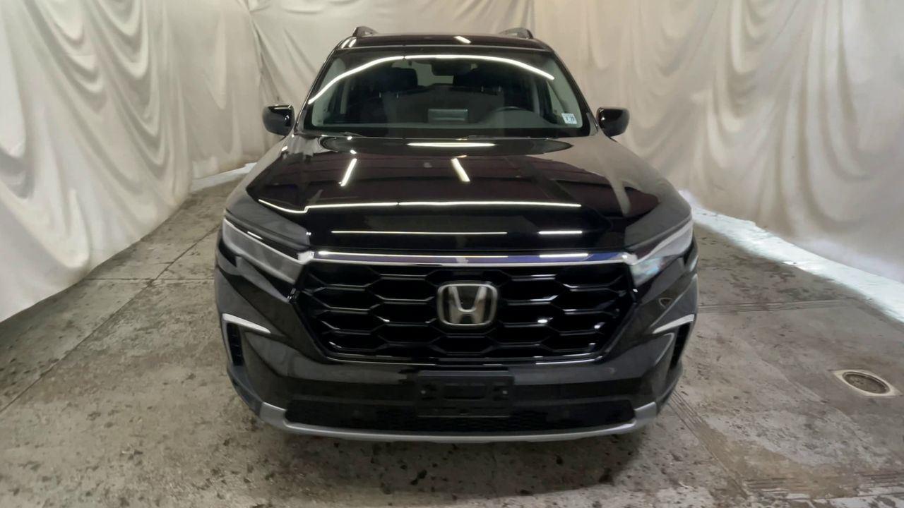 2024 Honda Pilot Touring - Crystal Black Pearl exterior view 3