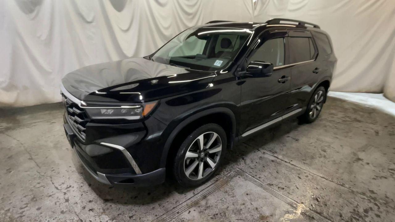 2024 Honda Pilot Touring - Crystal Black Pearl exterior view 4