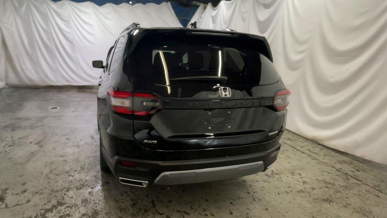 2024 Honda Pilot Touring - Crystal Black Pearl exterior view 7