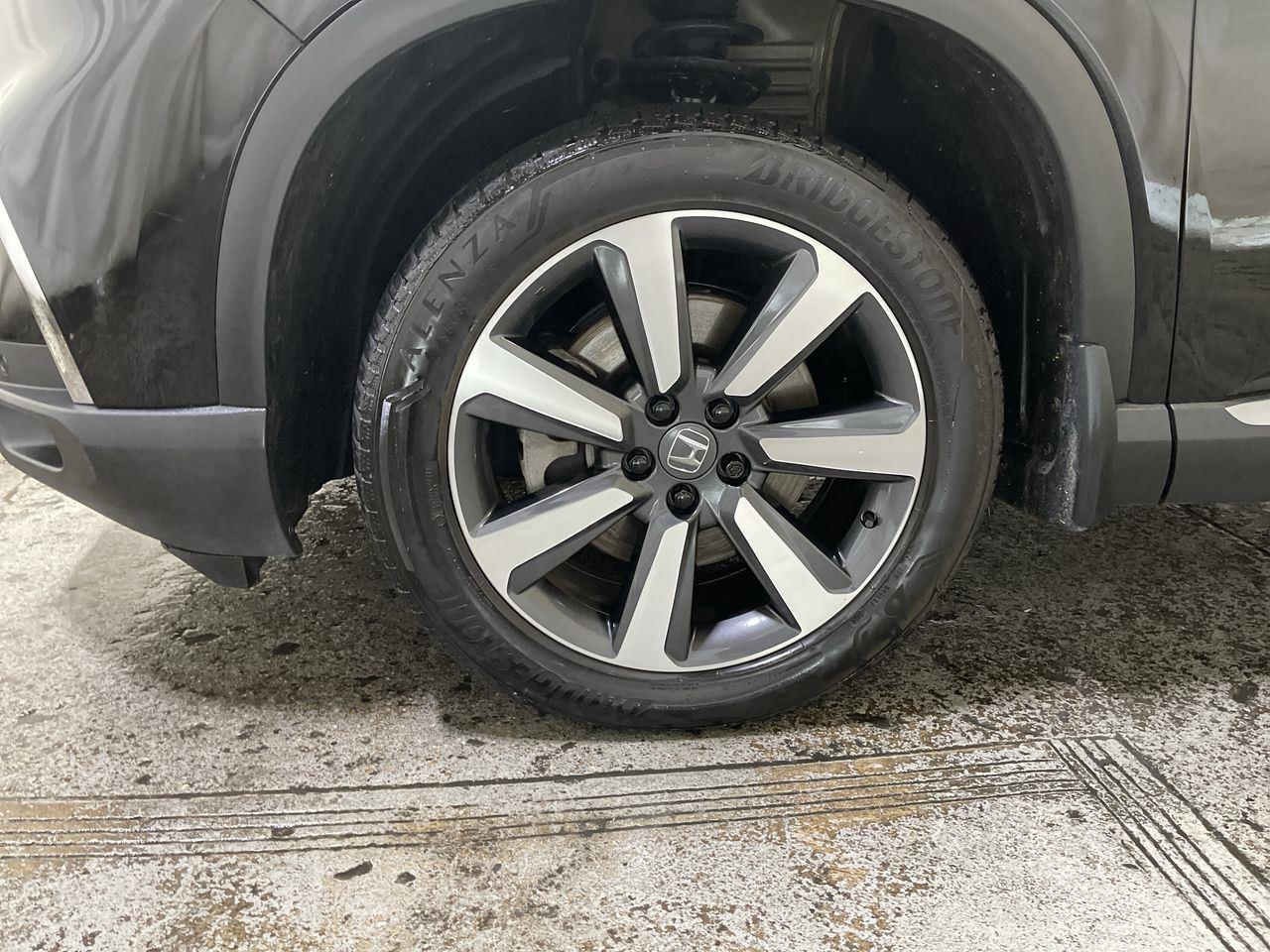 2024 Honda Pilot Touring - Crystal Black Pearl exterior view 10
