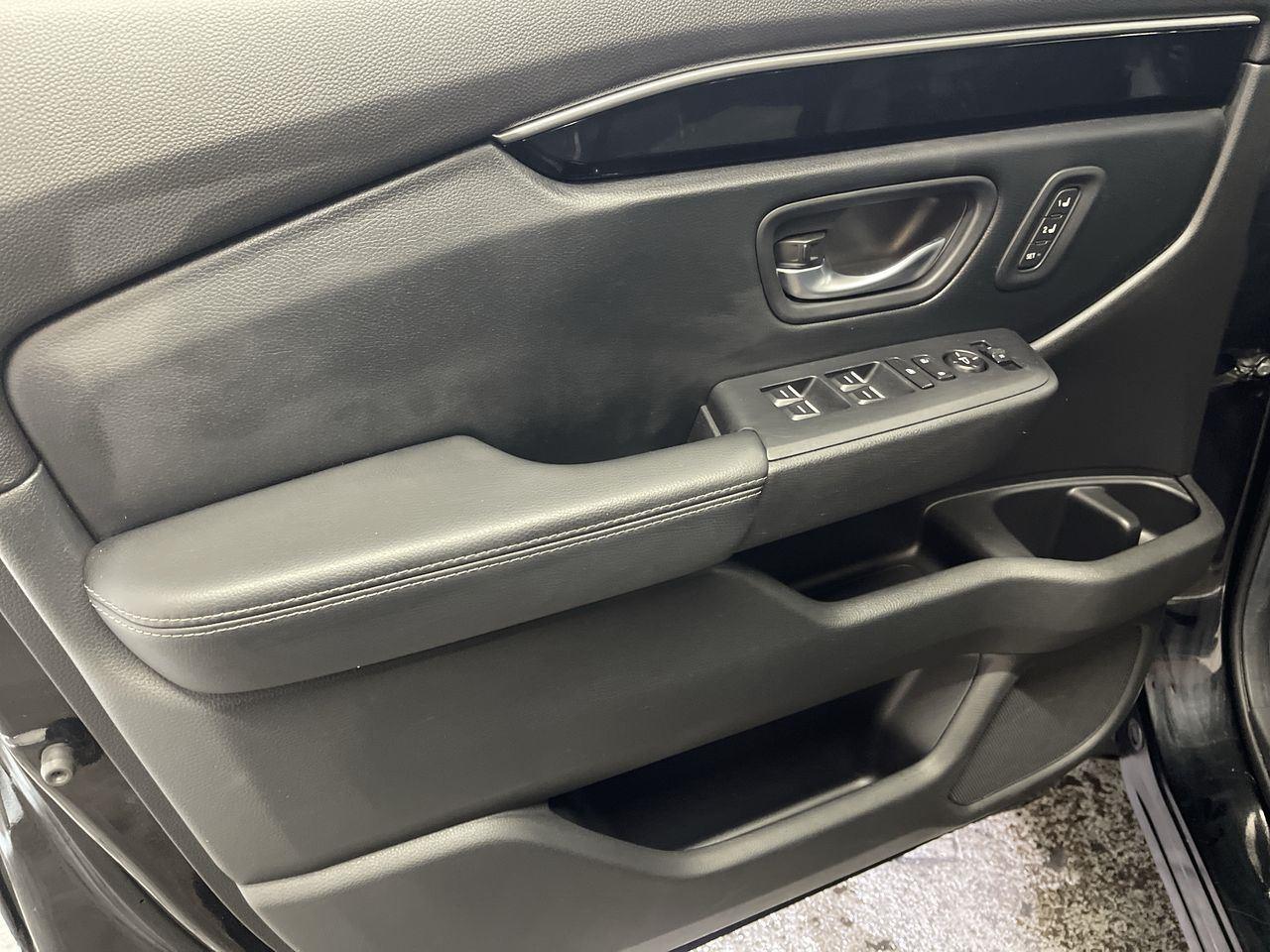 2024 Honda Pilot Touring - Crystal Black Pearl exterior view 13