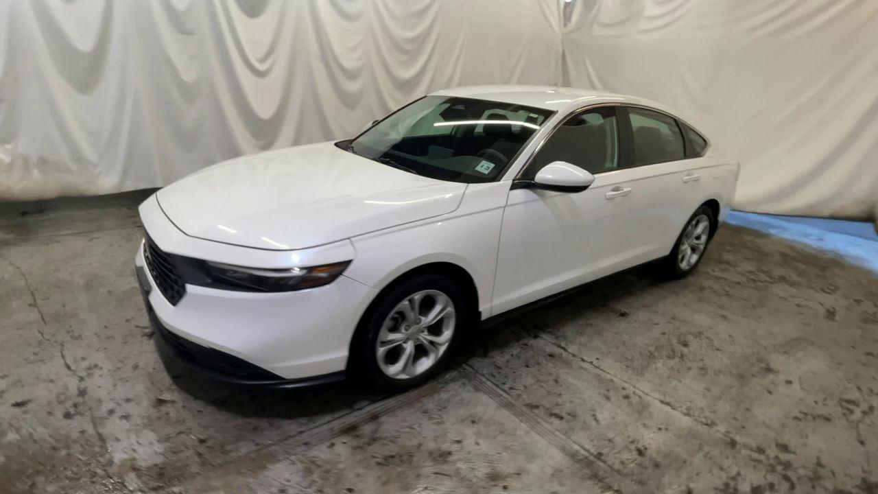 2023 Honda Accord Sedan LX - Platinum White Pearl exterior view 4