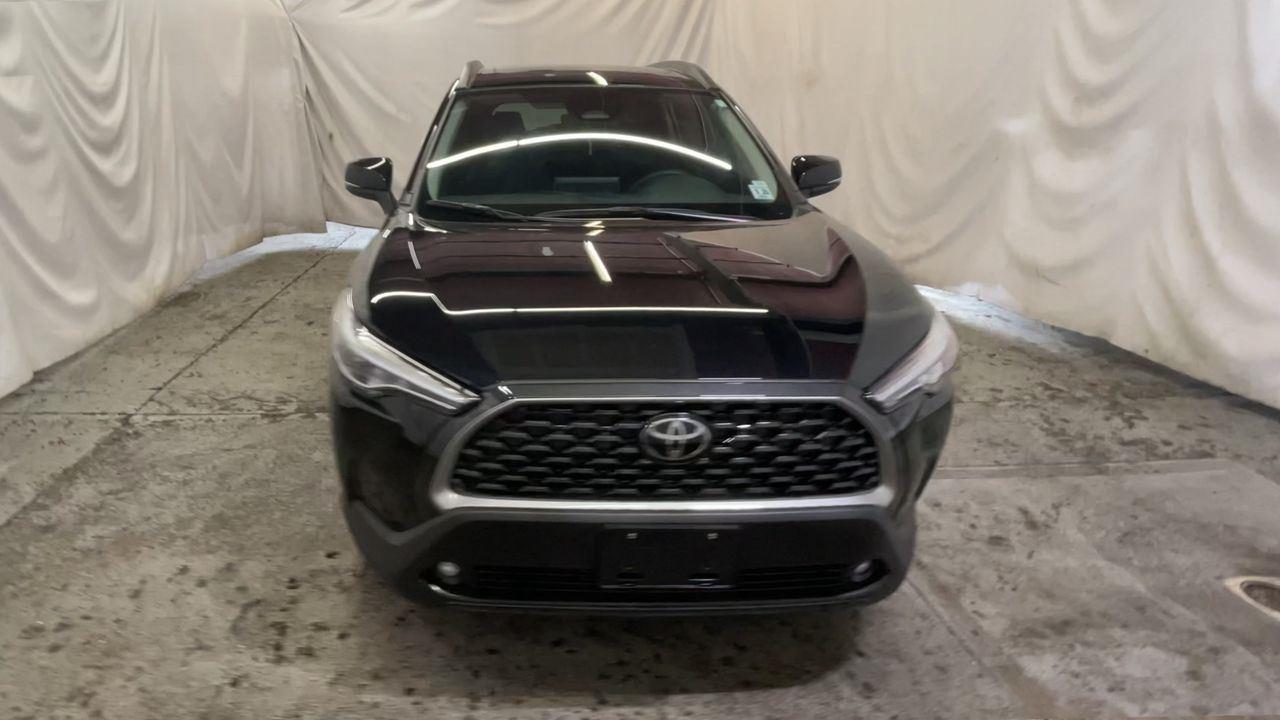 2024 Toyota Corolla Cross XLE - Jet Black exterior view 3