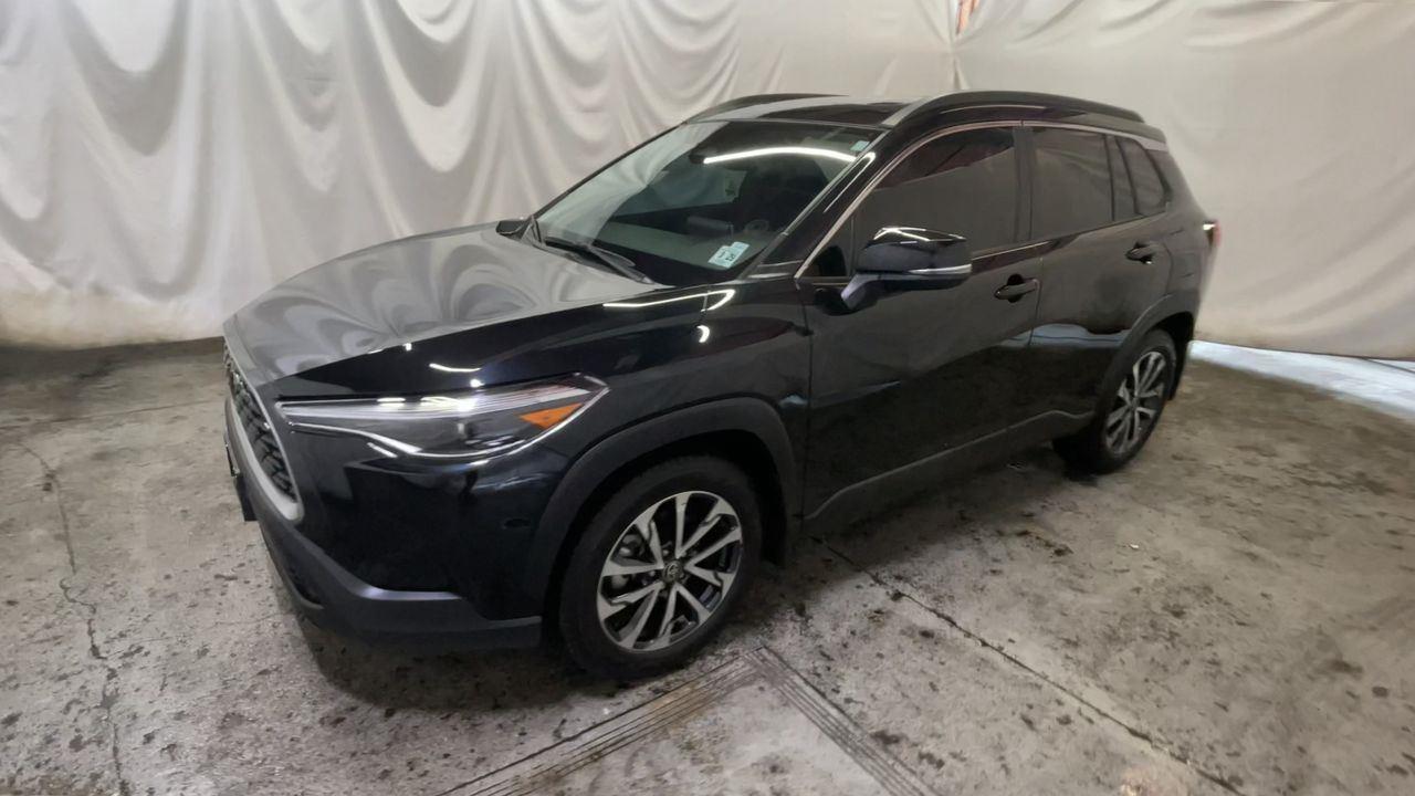 2024 Toyota Corolla Cross XLE - Jet Black exterior view 4