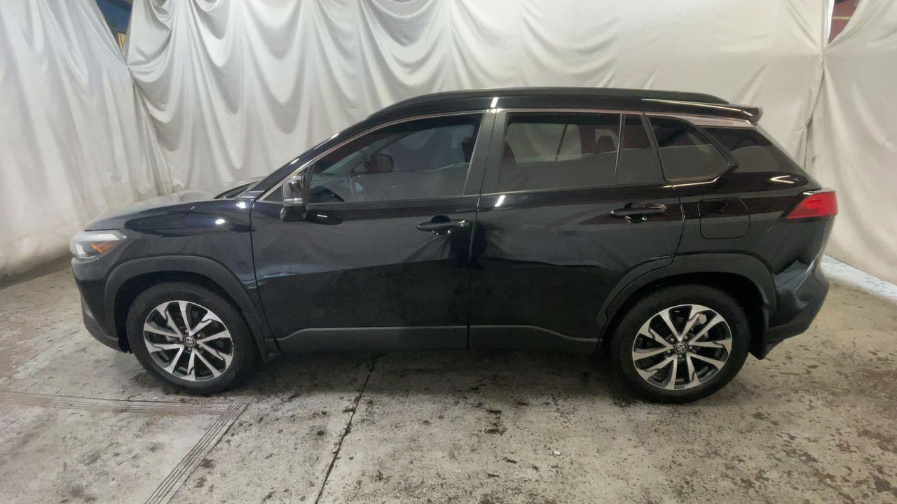 2024 Toyota Corolla Cross XLE - Jet Black exterior view 5