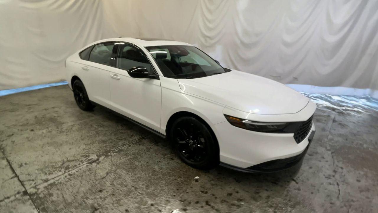 2025 Honda Accord Sedan SE - Platinum White Pearl exterior view 2