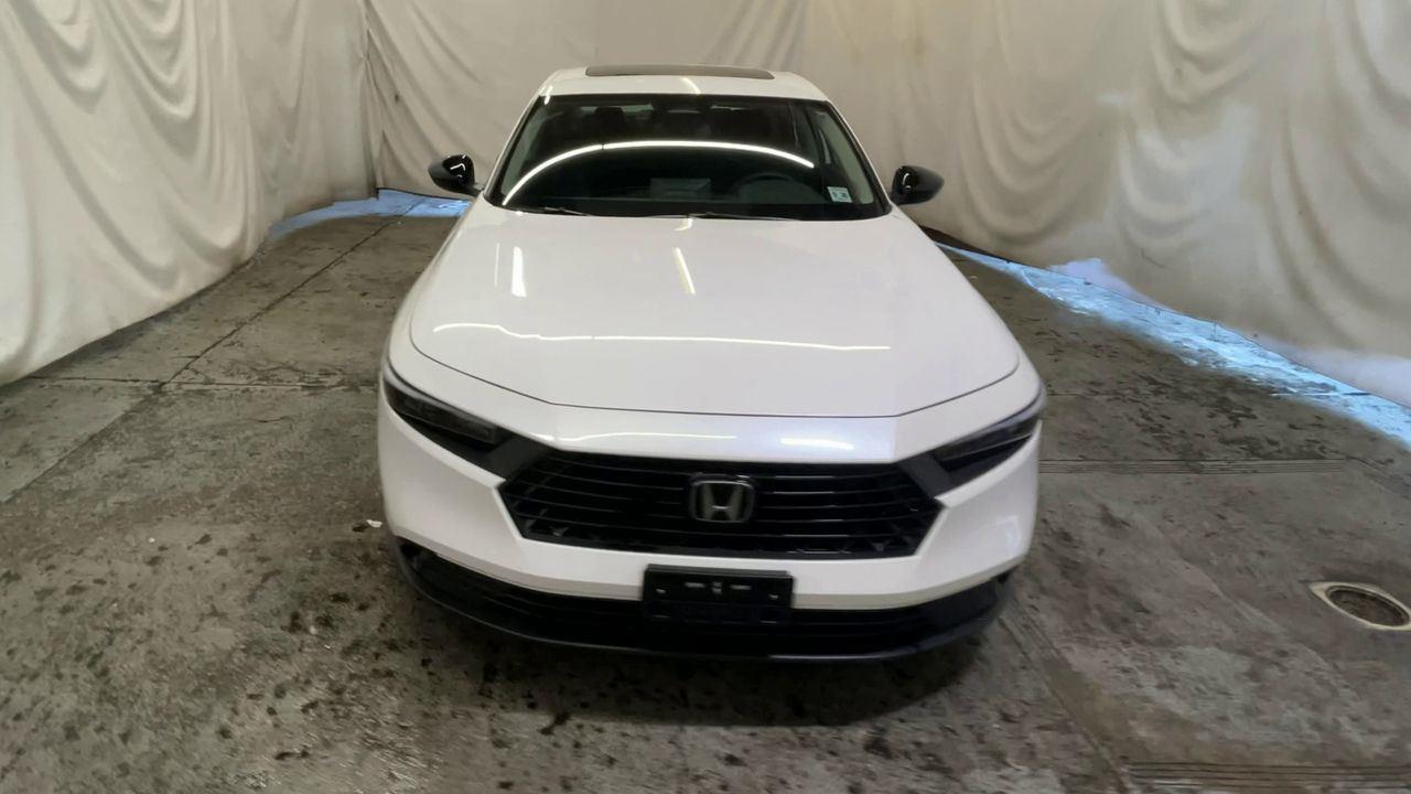 2025 Honda Accord Sedan SE - Platinum White Pearl exterior view 3