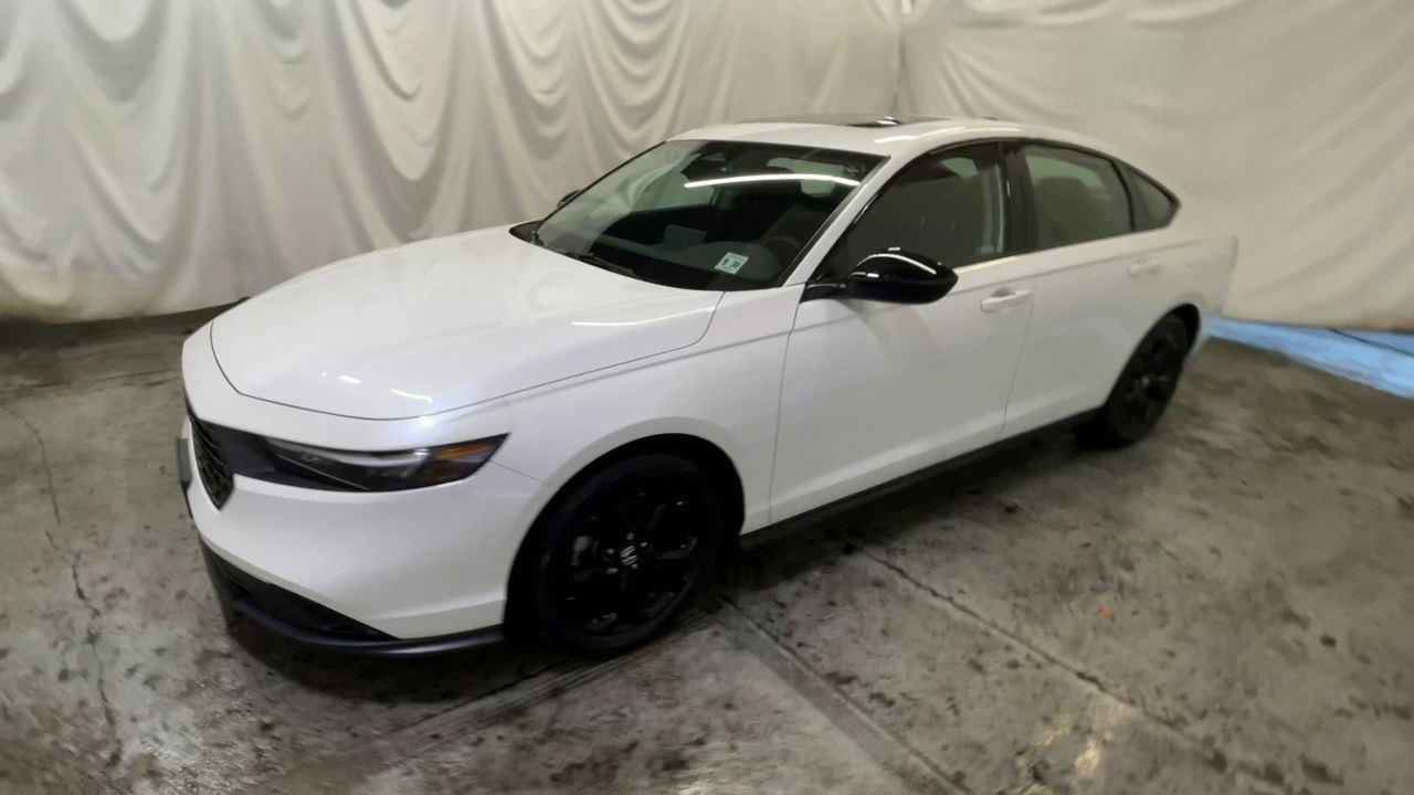 2025 Honda Accord Sedan SE - Platinum White Pearl exterior view 4