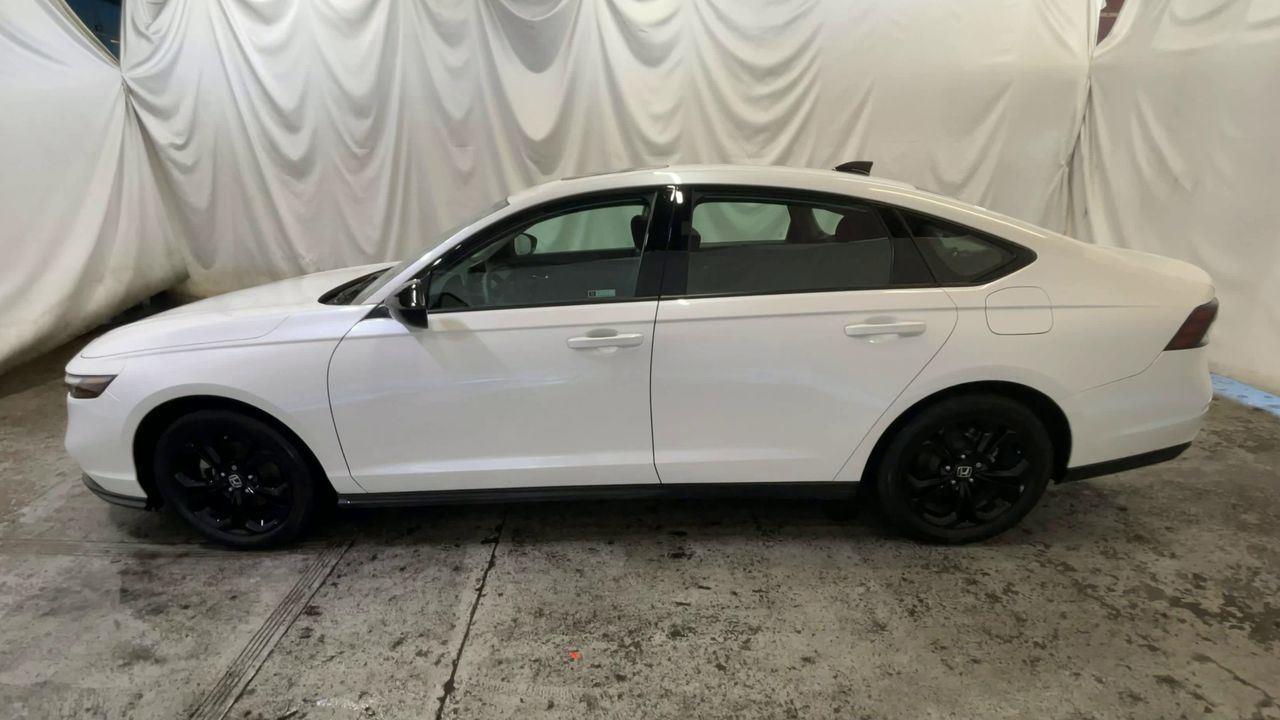 2025 Honda Accord Sedan SE - Platinum White Pearl exterior view 5