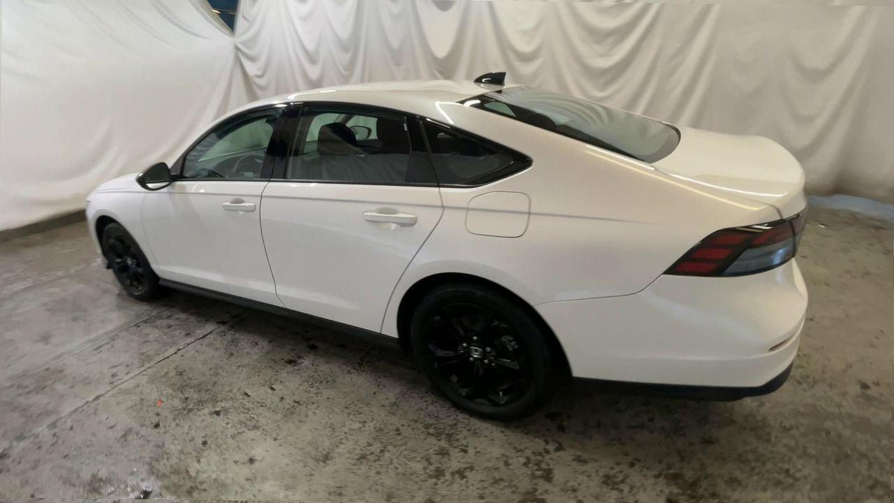 2025 Honda Accord Sedan SE - Platinum White Pearl exterior view 6
