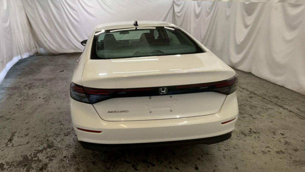 2025 Honda Accord Sedan SE - Platinum White Pearl exterior view 7