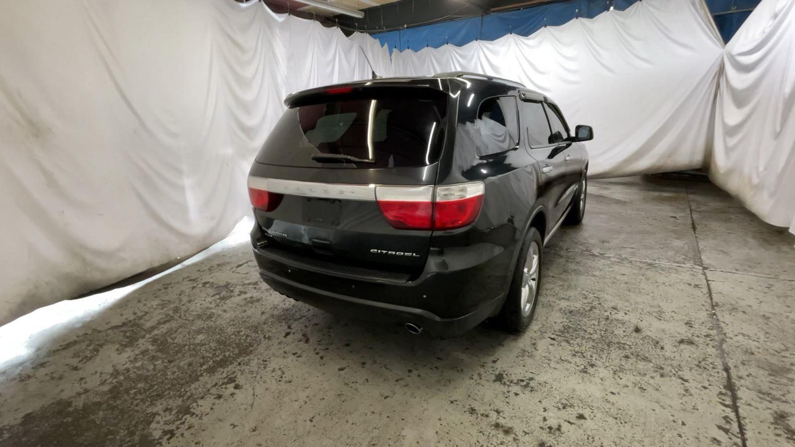 2013 Dodge Durango Citadel - Brilliant Black Crystal Pearl exterior view 5