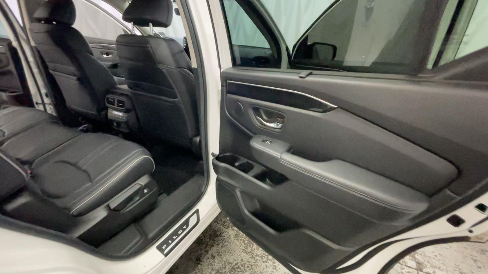 2025 Honda Pilot Elite - Platinum White Pearl exterior view 19