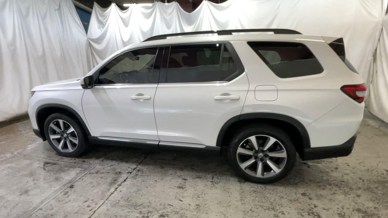 2025 Honda Pilot Elite - Platinum White Pearl exterior view 9