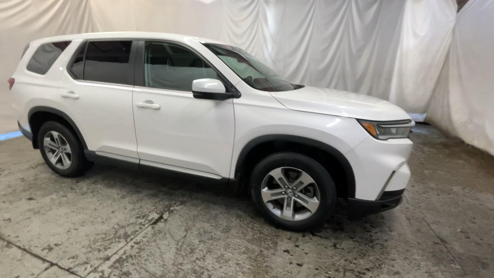 2023 Honda Pilot EX-L 7 Passenger - Platinum White Pearl exterior view 3