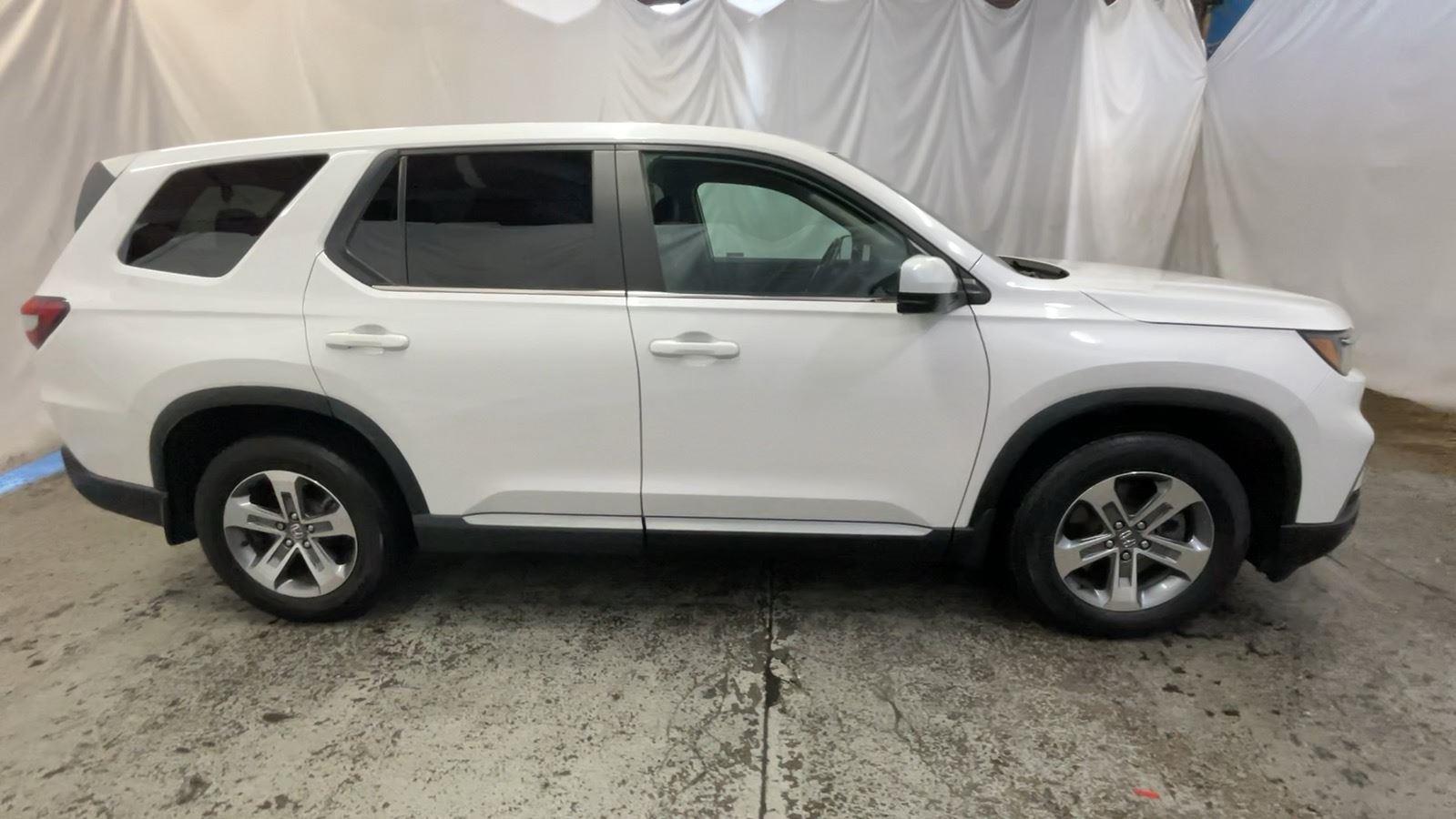 2023 Honda Pilot EX-L 7 Passenger - Platinum White Pearl exterior view 4