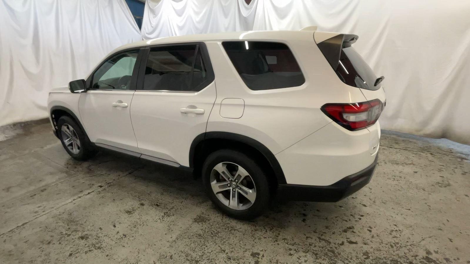 2023 Honda Pilot EX-L 7 Passenger - Platinum White Pearl exterior view 9