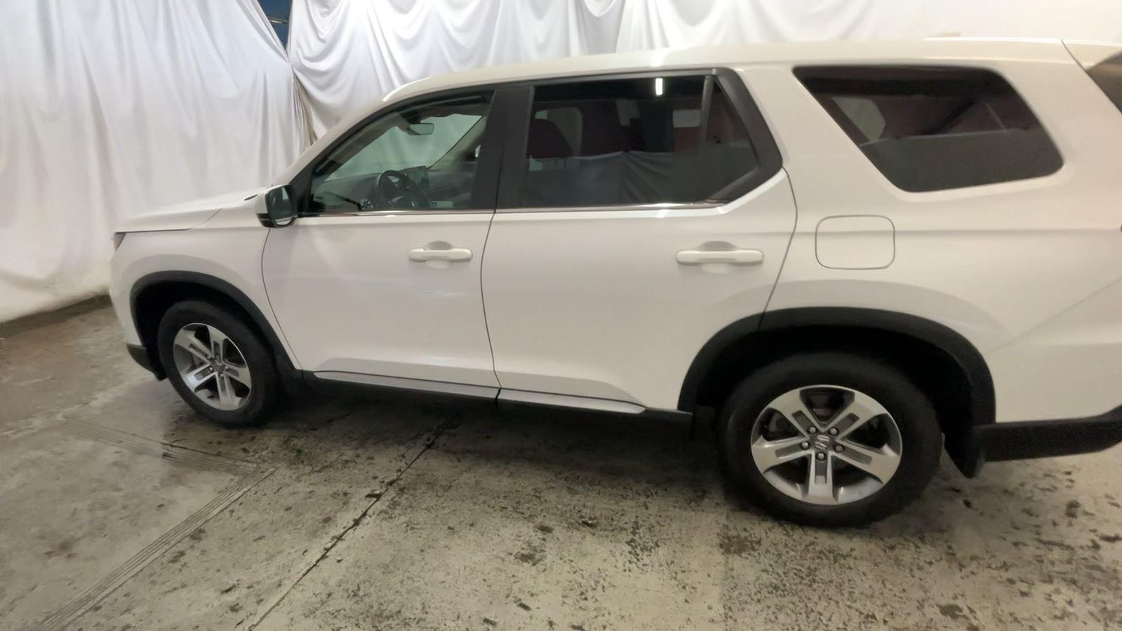 2023 Honda Pilot EX-L 7 Passenger - Platinum White Pearl exterior view 10