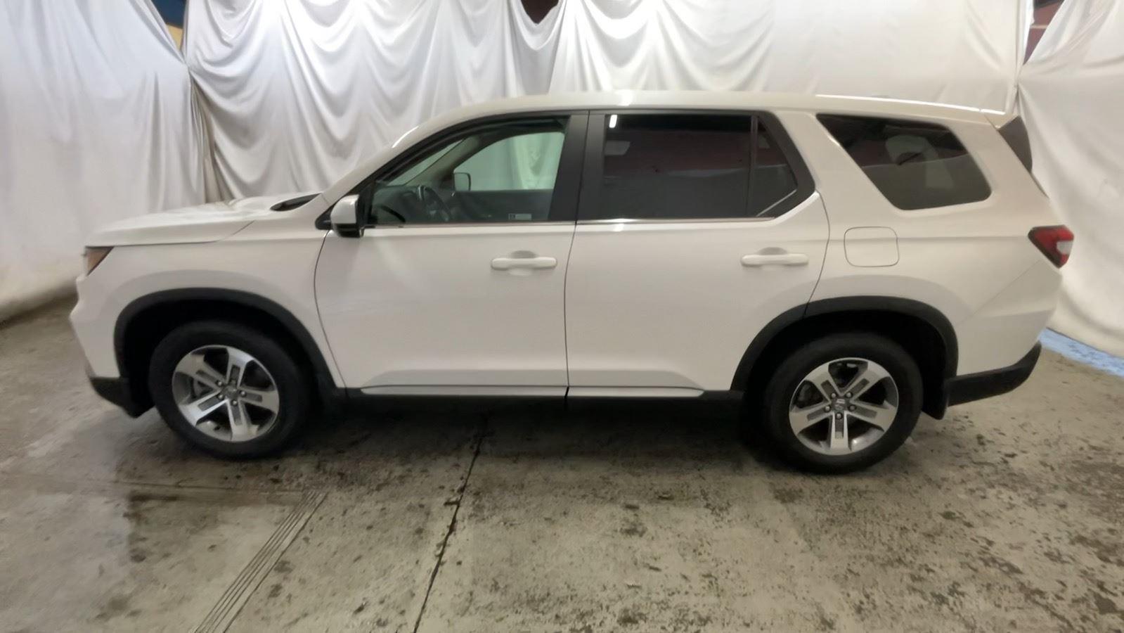 2023 Honda Pilot EX-L 7 Passenger - Platinum White Pearl exterior view 11