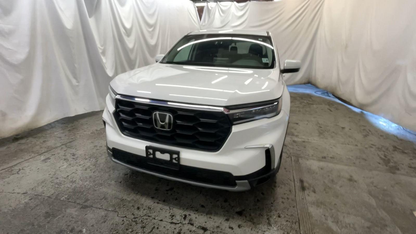 2023 Honda Pilot EX-L 7 Passenger - Platinum White Pearl exterior view 13