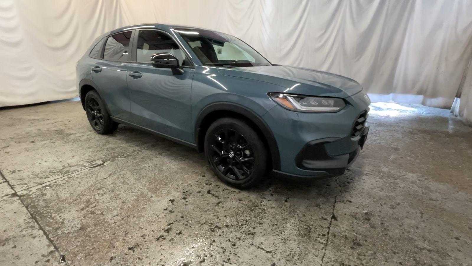 2025 Honda HR-V Sport - Nordic Forest Pearl exterior view 2