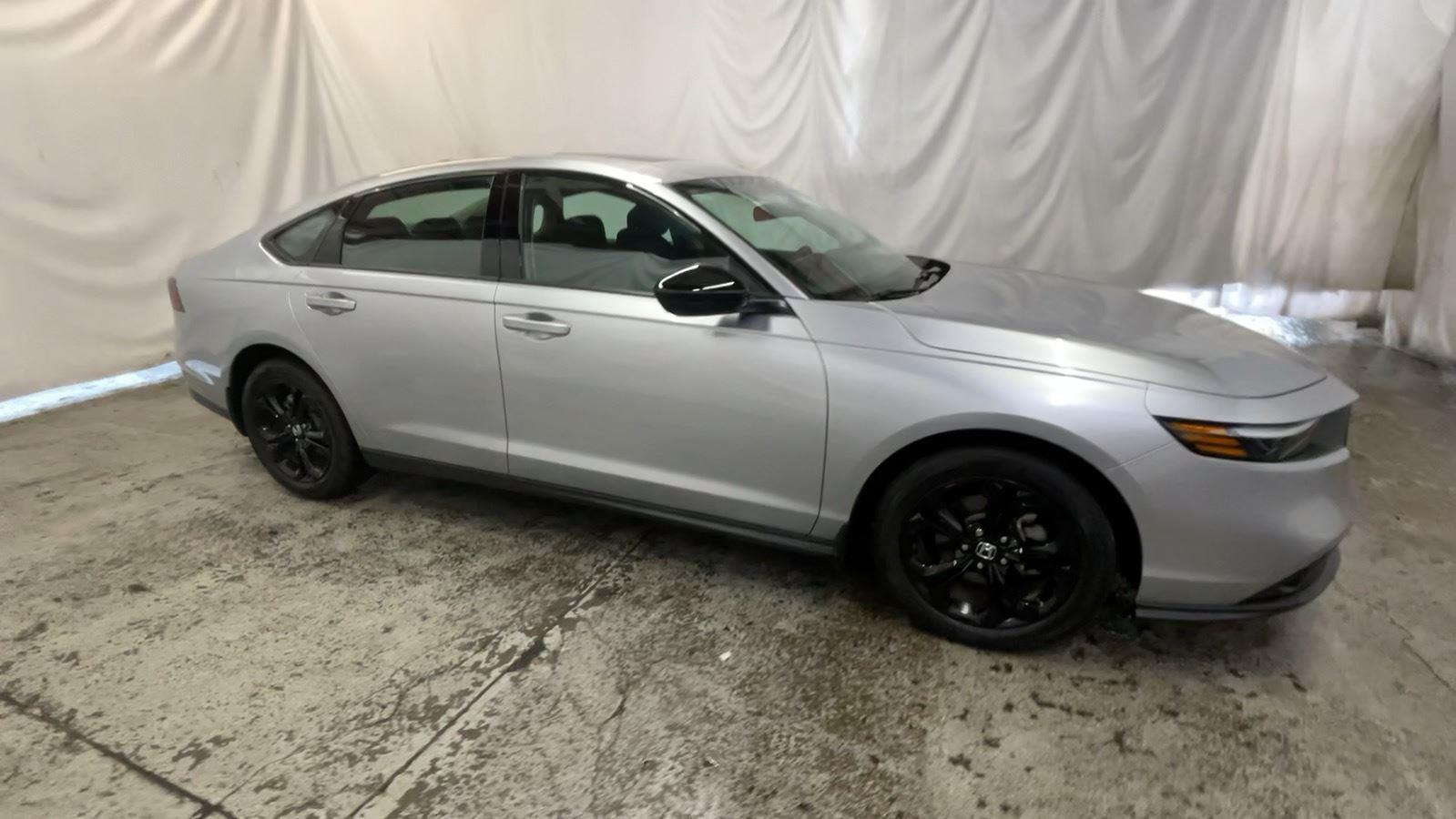 2025 Honda Accord Sedan SE - Solar Silver Metallic exterior view 3
