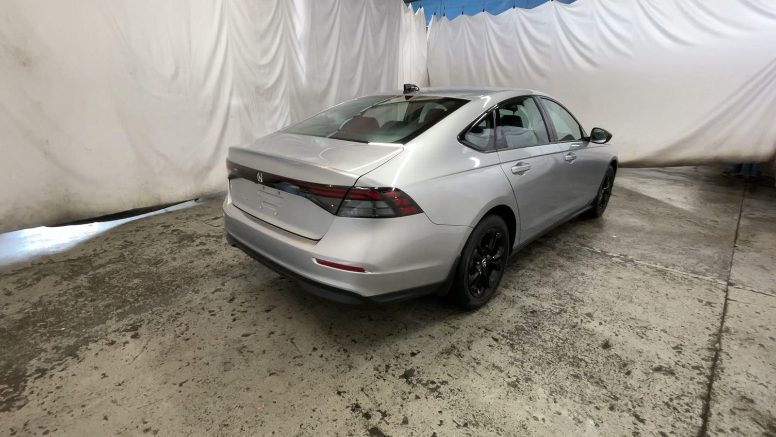 2025 Honda Accord Sedan SE - Solar Silver Metallic exterior view 5