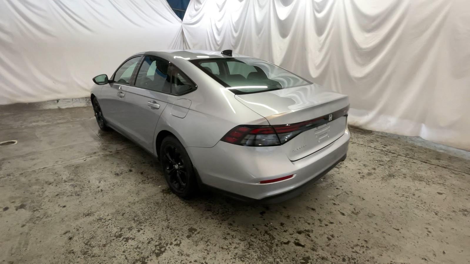 2025 Honda Accord Sedan SE - Solar Silver Metallic exterior view 8