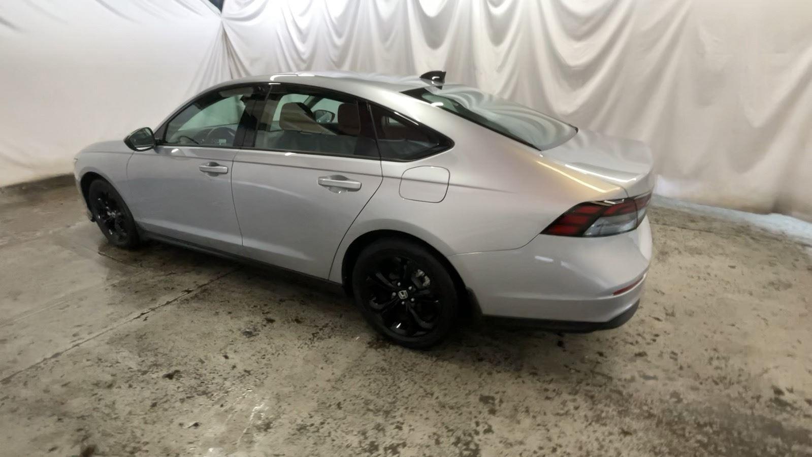 2025 Honda Accord Sedan SE - Solar Silver Metallic exterior view 9