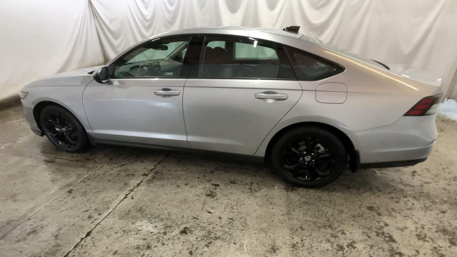 2025 Honda Accord Sedan SE - Solar Silver Metallic exterior view 10