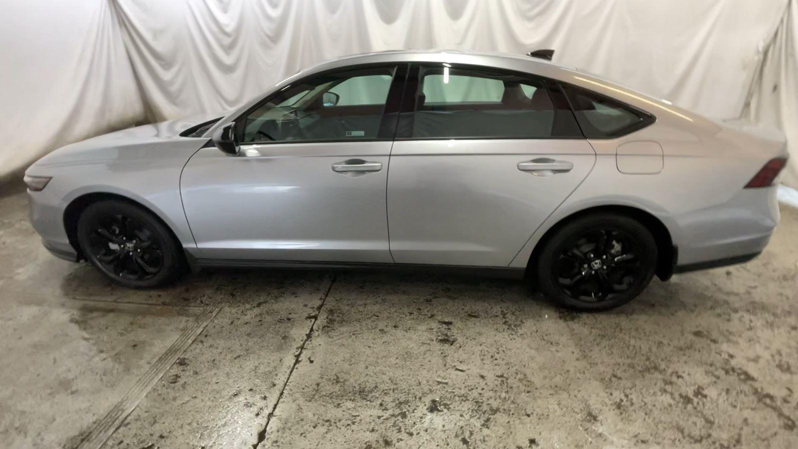 2025 Honda Accord Sedan SE - Solar Silver Metallic exterior view 11