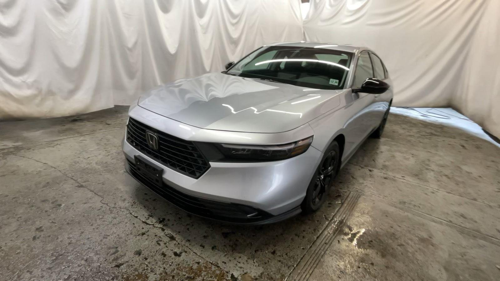 2025 Honda Accord Sedan SE - Solar Silver Metallic exterior view 12