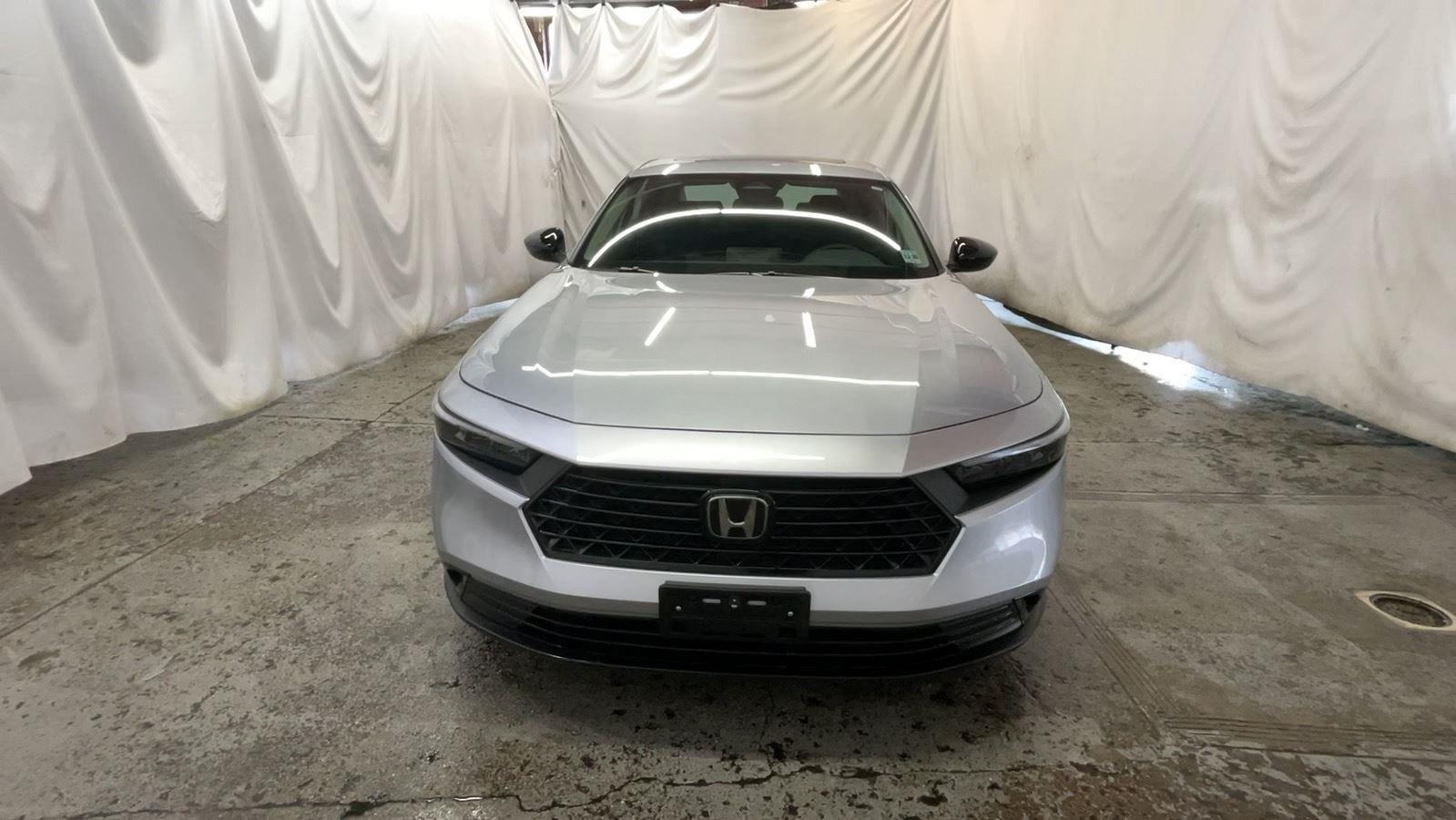2025 Honda Accord Sedan SE - Solar Silver Metallic exterior view 14