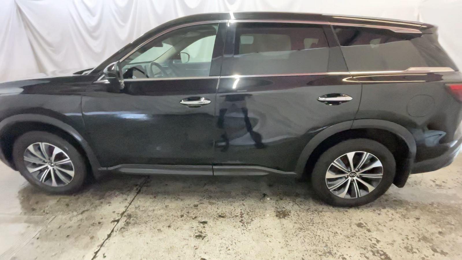 2025 INFINITI QX60 PURE - Mineral Black exterior view 11