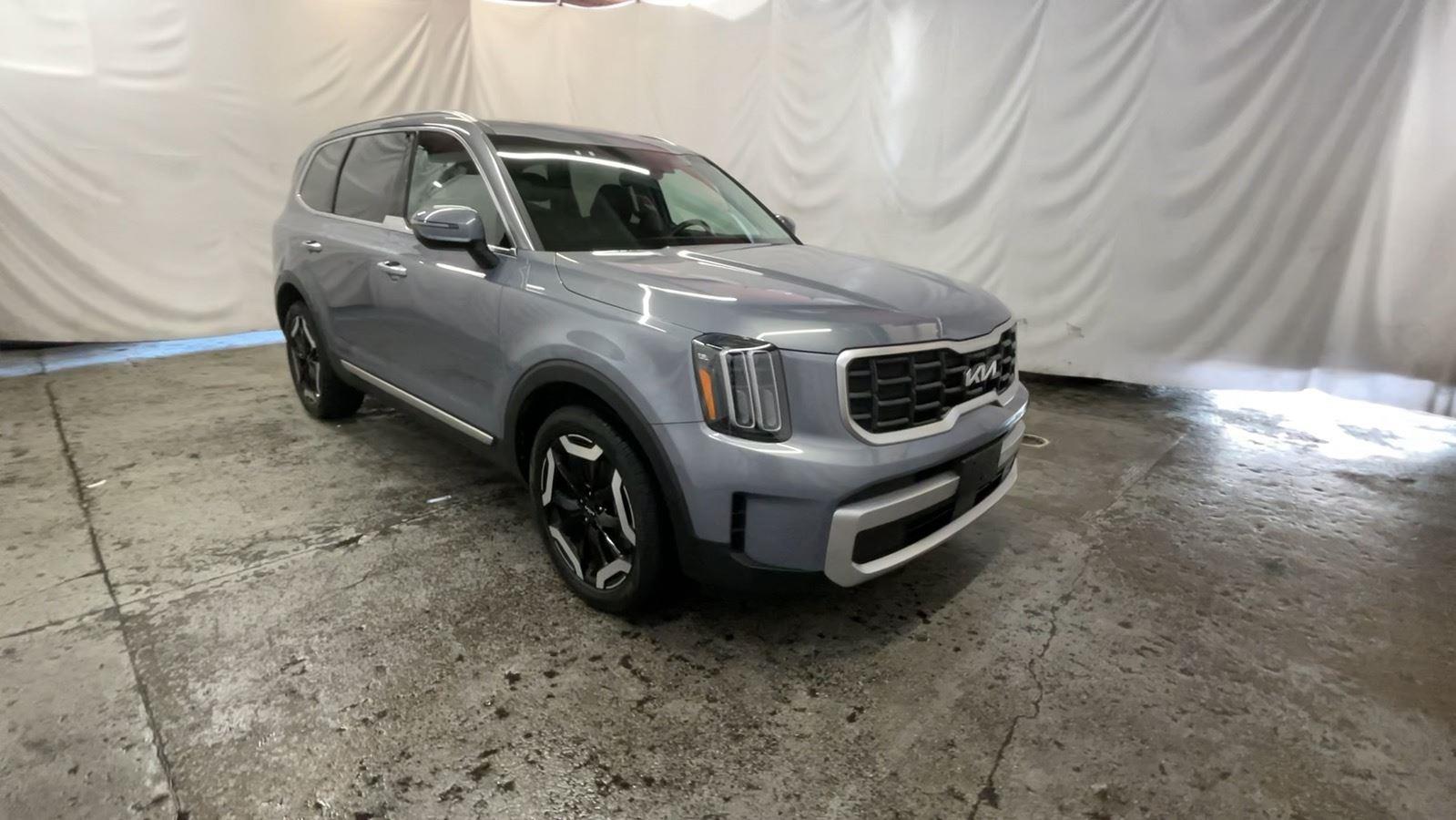 2024 Kia Telluride S - Everlasting Silver exterior view 2
